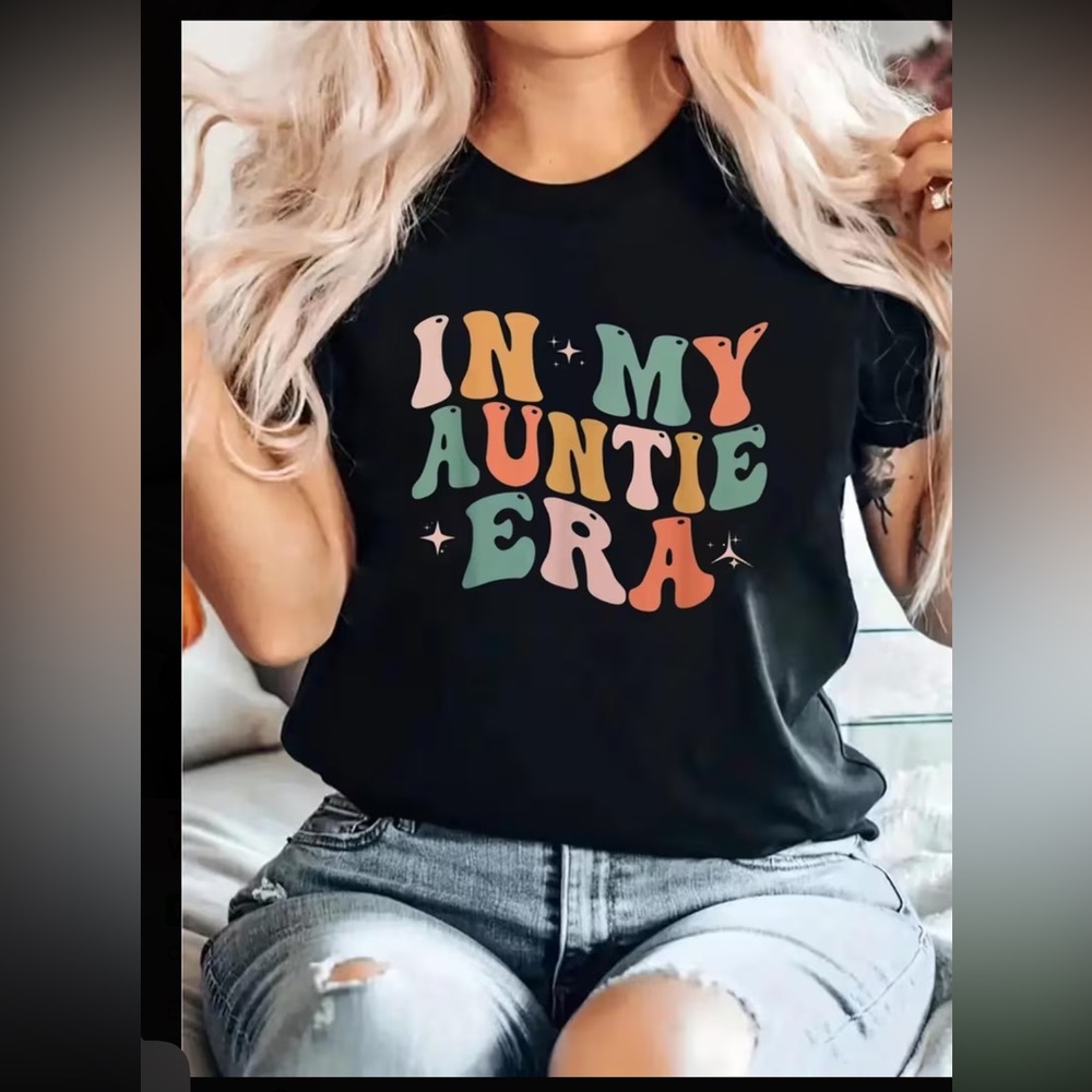 In My Auntie Era Retro Graphic Tee - Black